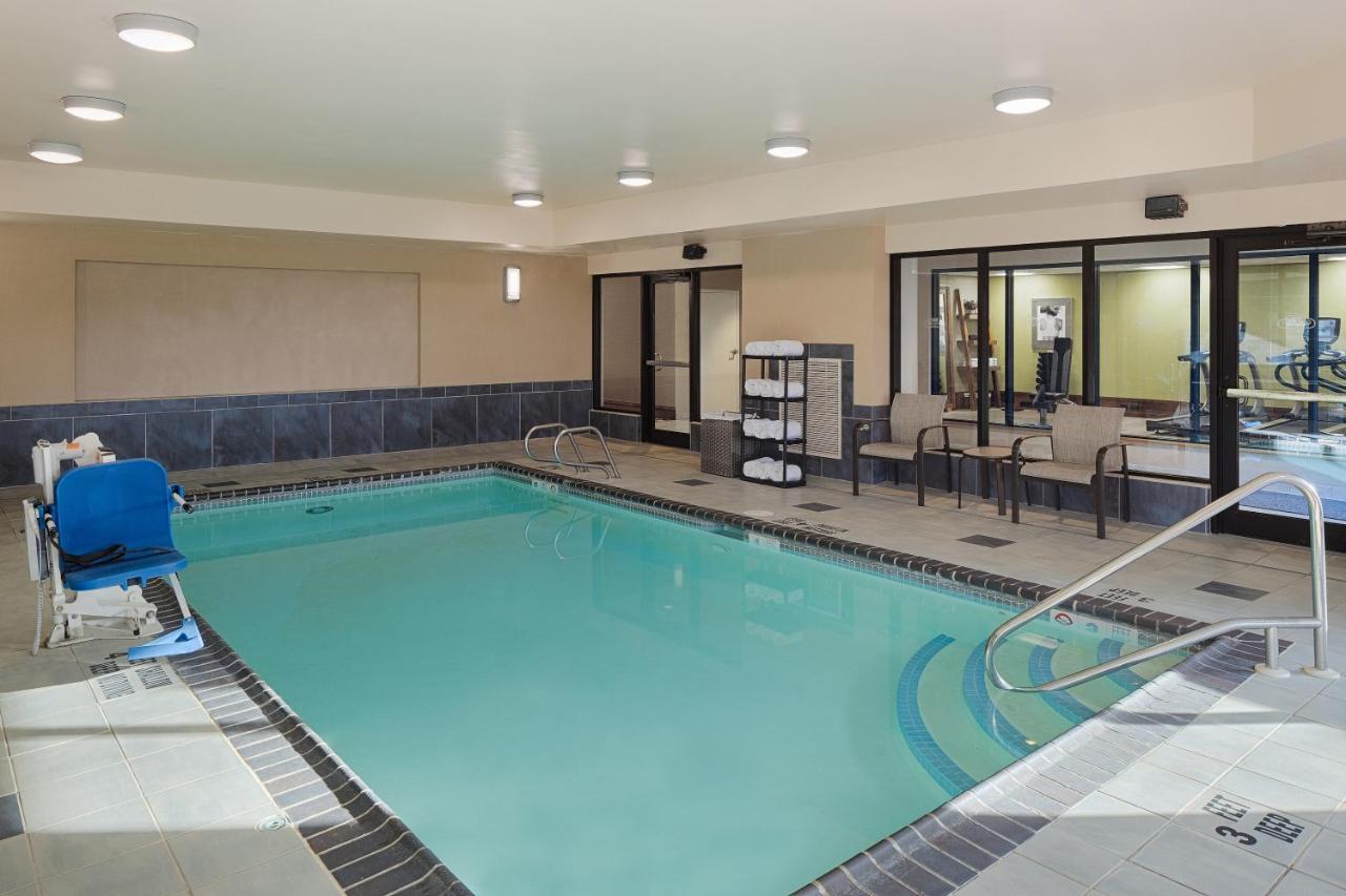Courtyard By Marriott Ithaca Airport/University Exteriör bild