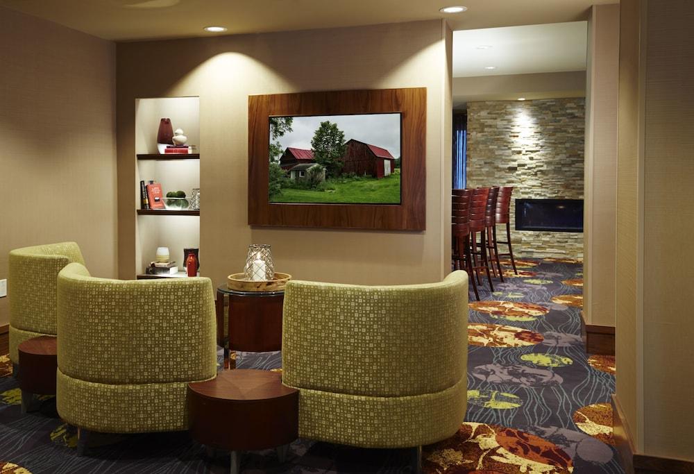 Courtyard By Marriott Ithaca Airport/University Exteriör bild