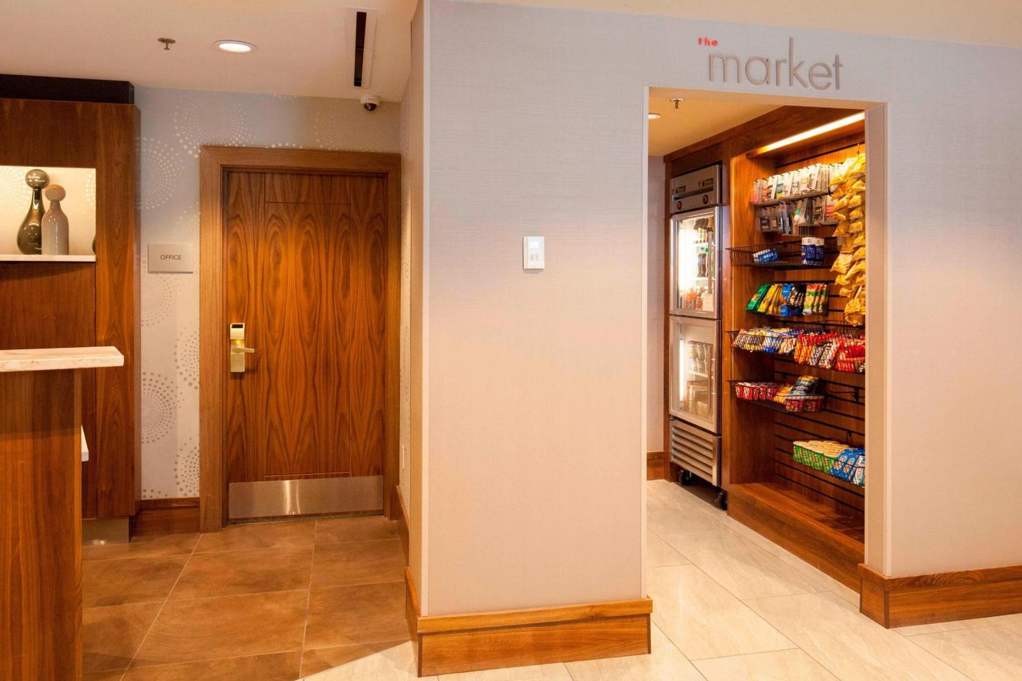 Courtyard By Marriott Ithaca Airport/University Exteriör bild