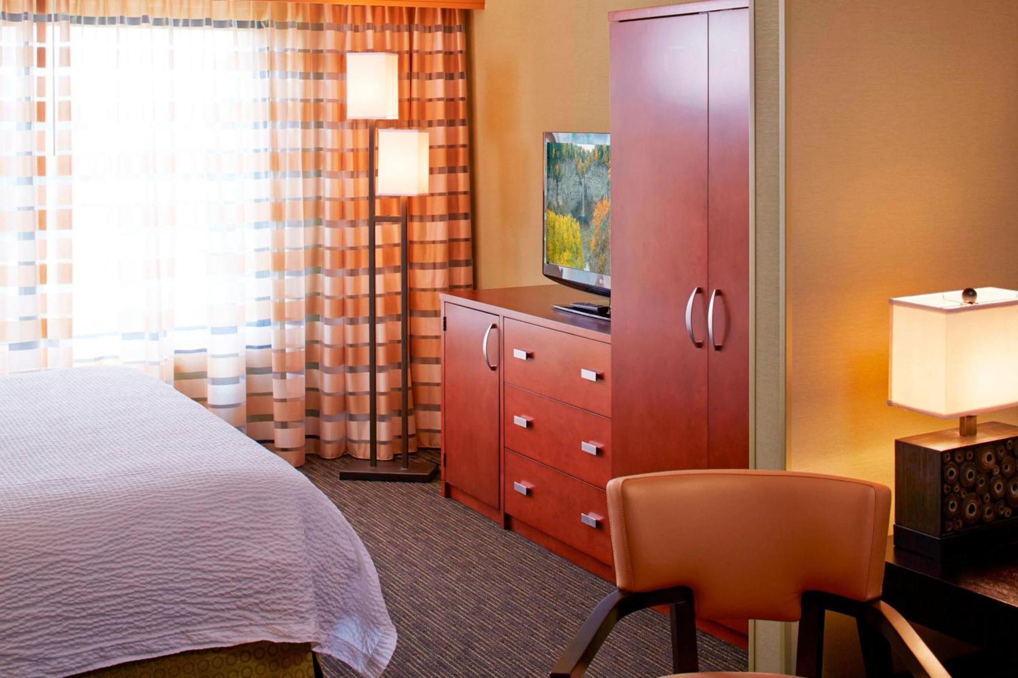 Courtyard By Marriott Ithaca Airport/University Exteriör bild