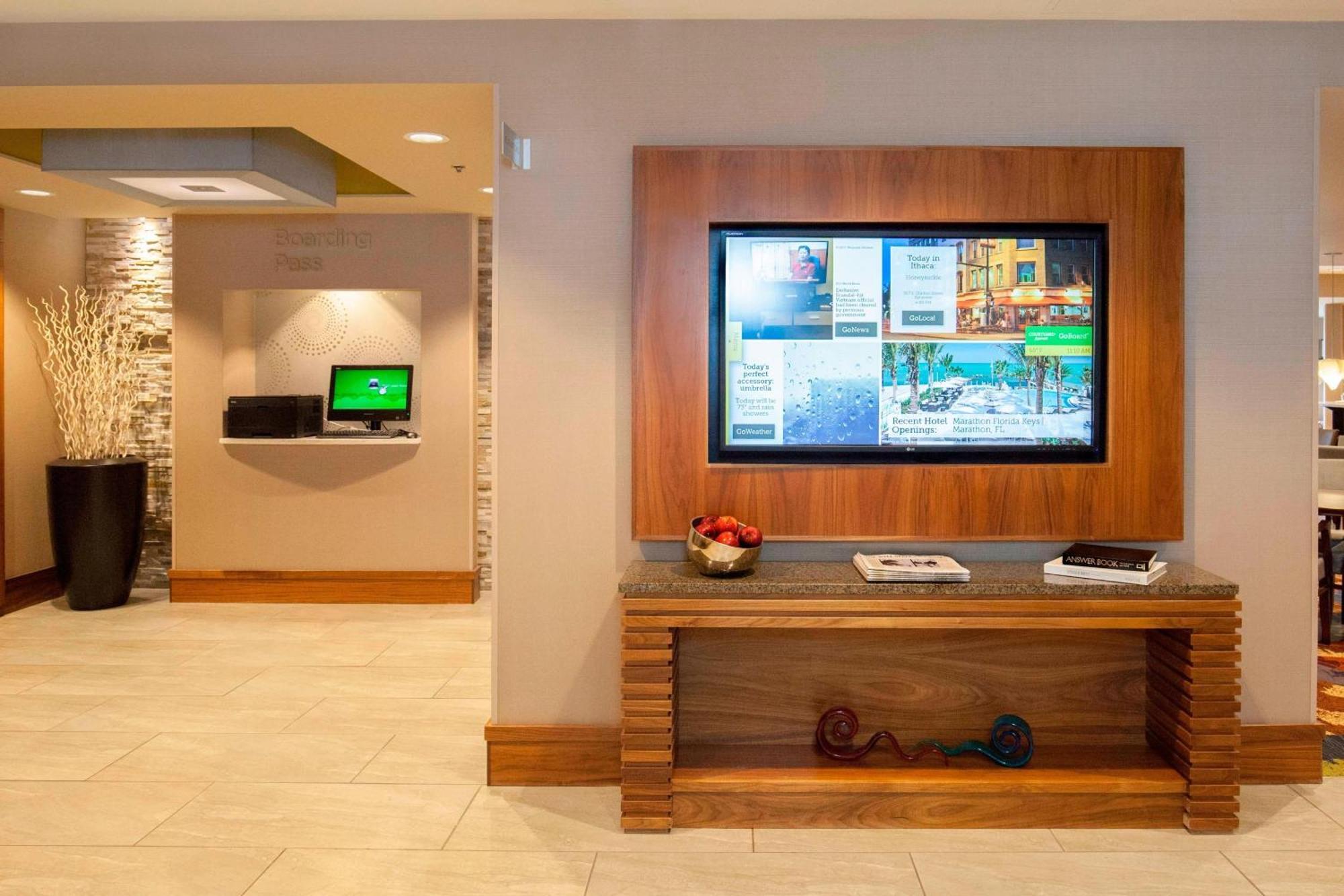 Courtyard By Marriott Ithaca Airport/University Exteriör bild