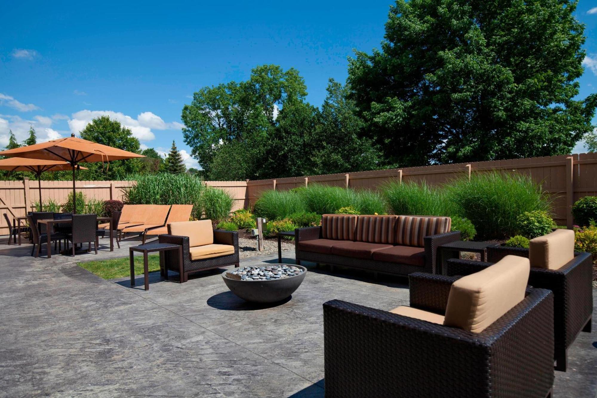 Courtyard By Marriott Ithaca Airport/University Exteriör bild