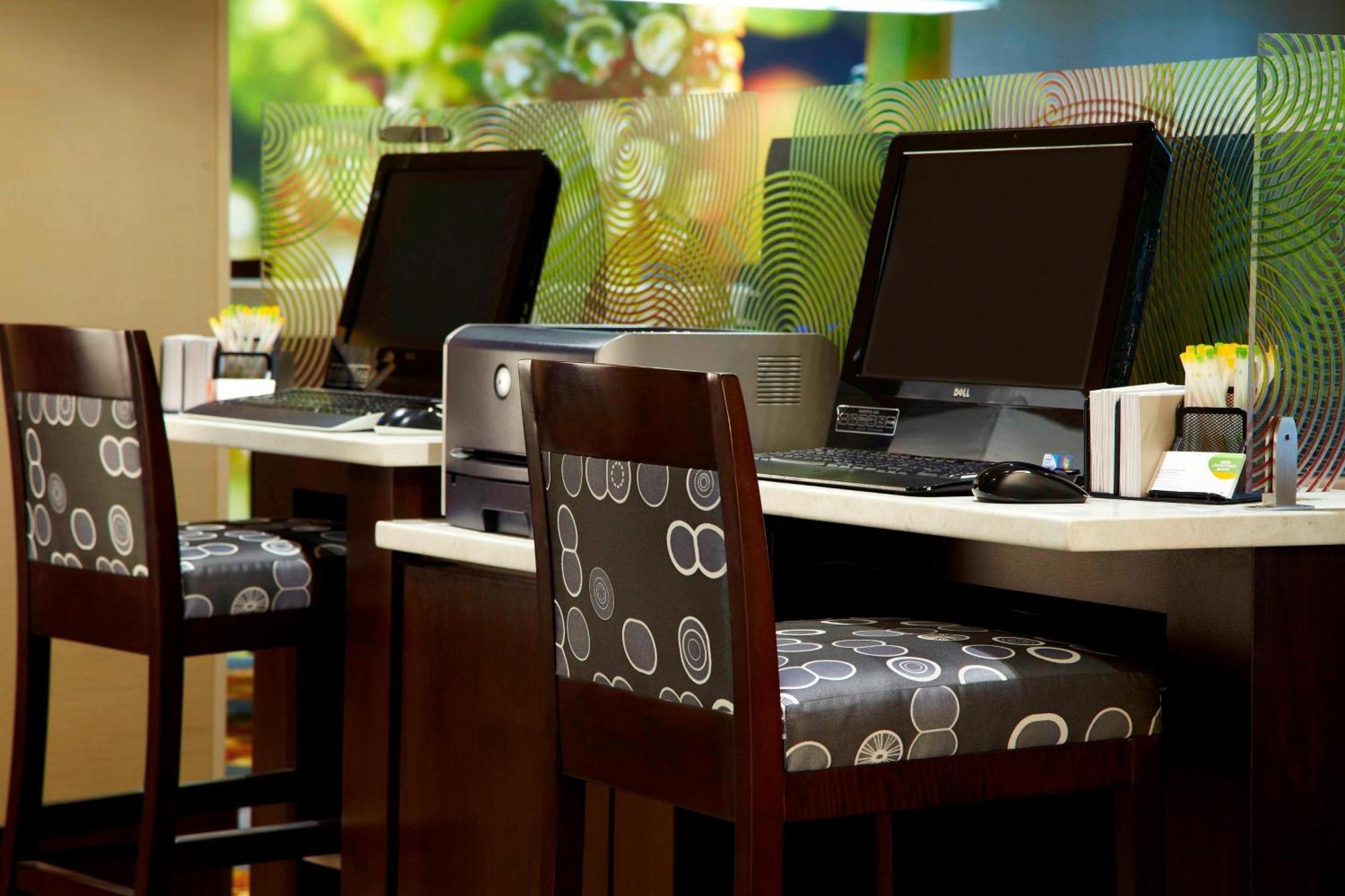 Courtyard By Marriott Ithaca Airport/University Exteriör bild