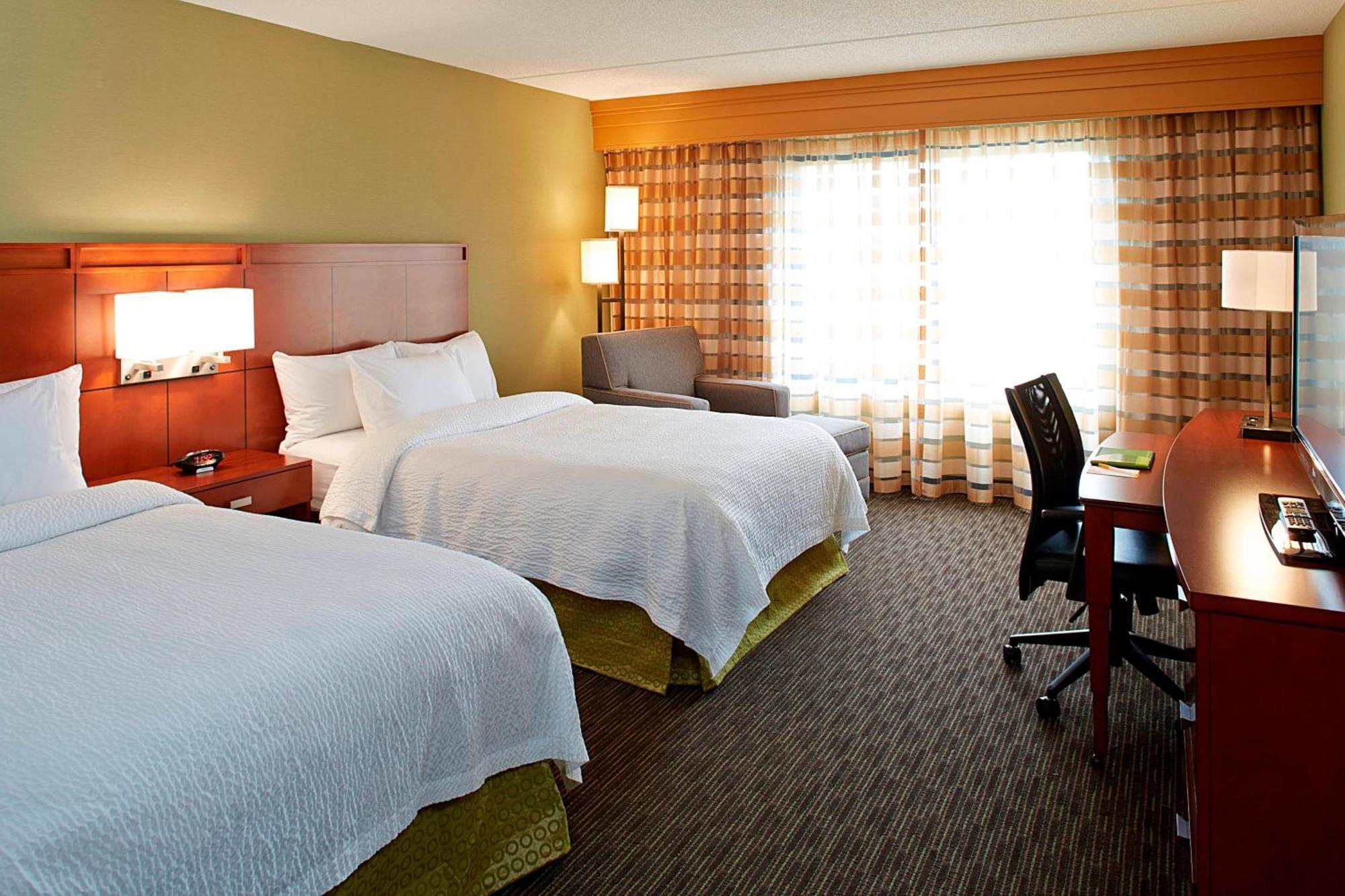 Courtyard By Marriott Ithaca Airport/University Exteriör bild