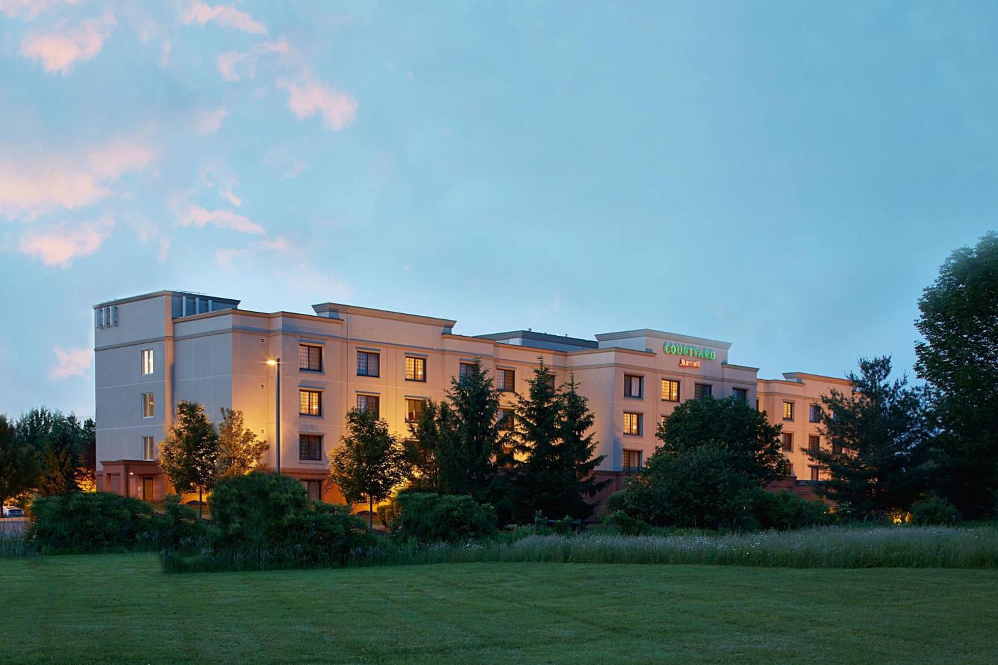 Courtyard By Marriott Ithaca Airport/University Exteriör bild