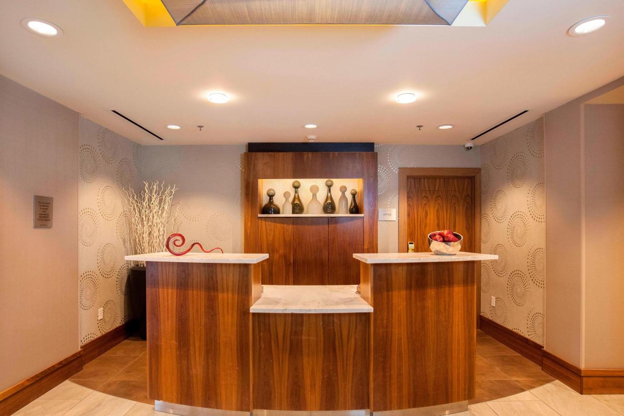 Courtyard By Marriott Ithaca Airport/University Exteriör bild