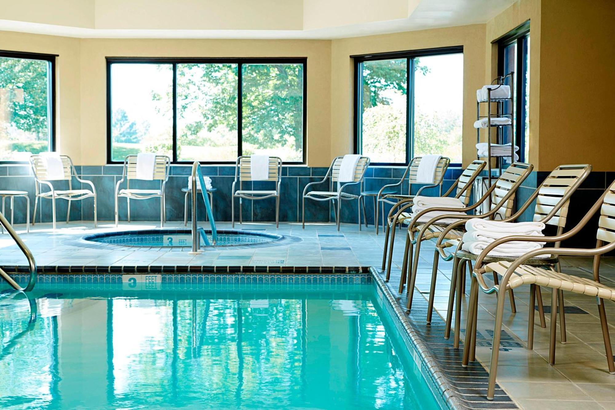 Courtyard By Marriott Ithaca Airport/University Exteriör bild