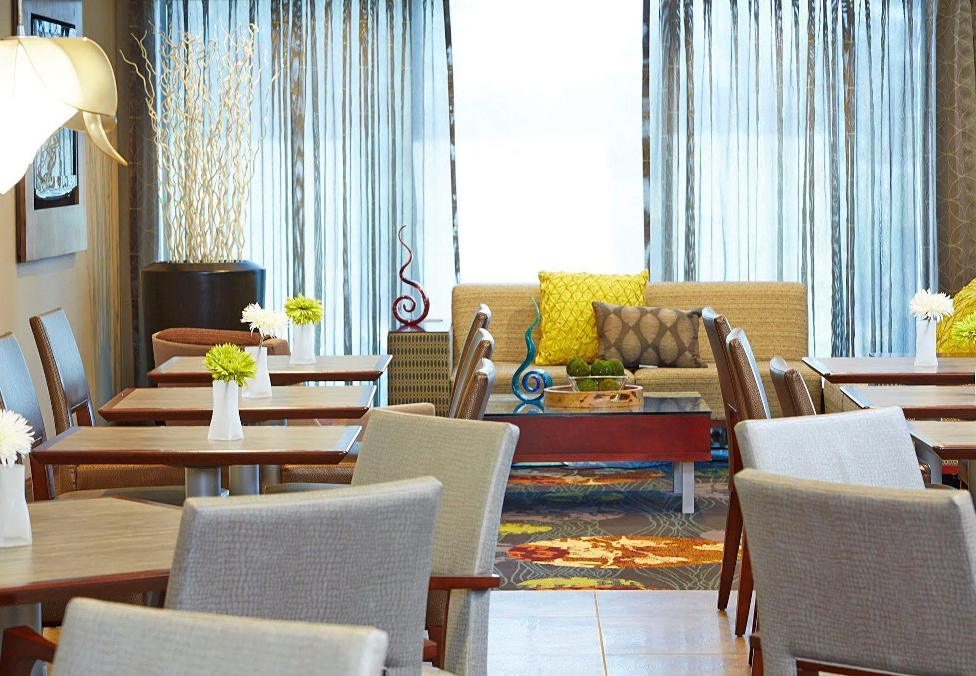 Courtyard By Marriott Ithaca Airport/University Exteriör bild