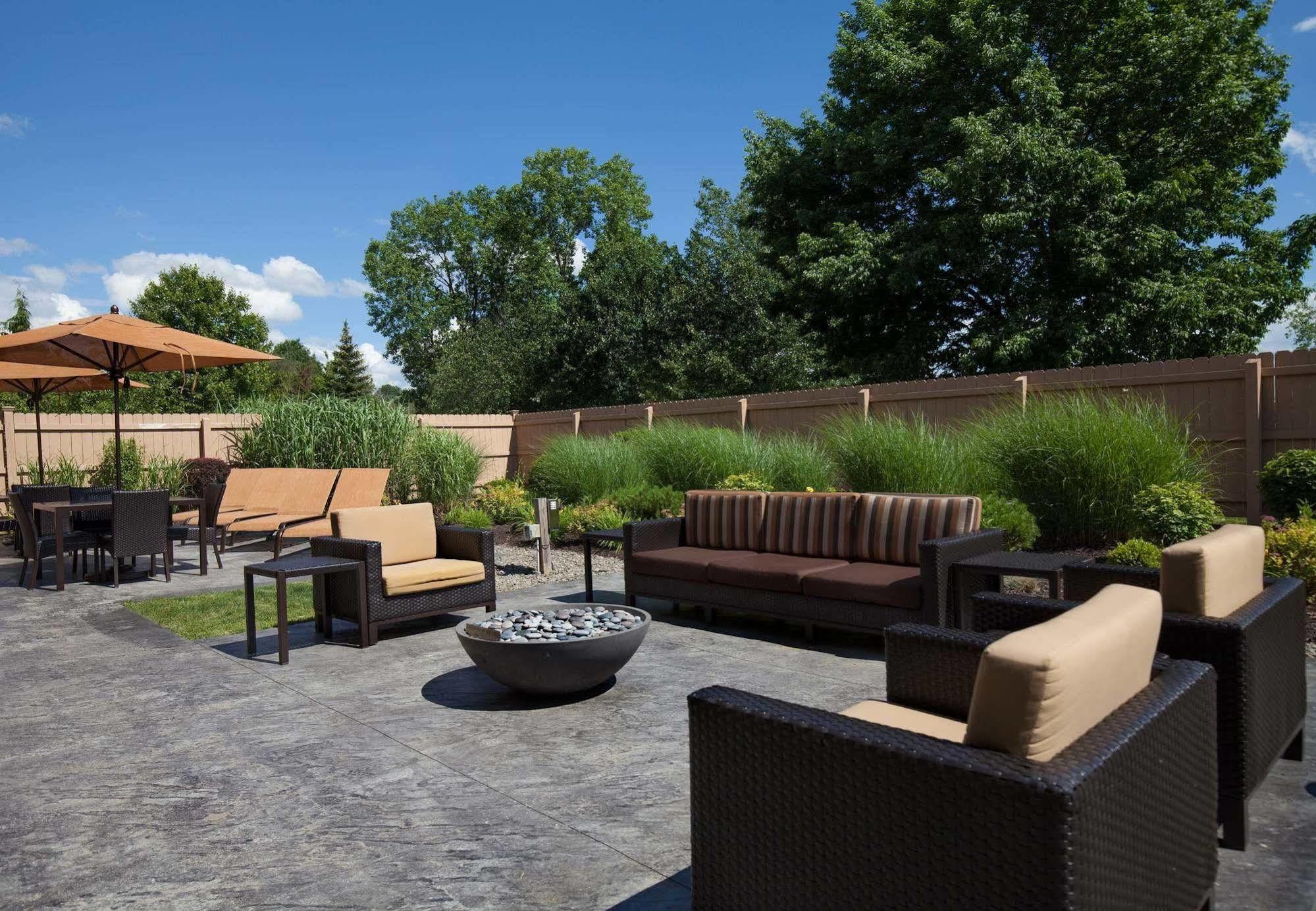 Courtyard By Marriott Ithaca Airport/University Exteriör bild