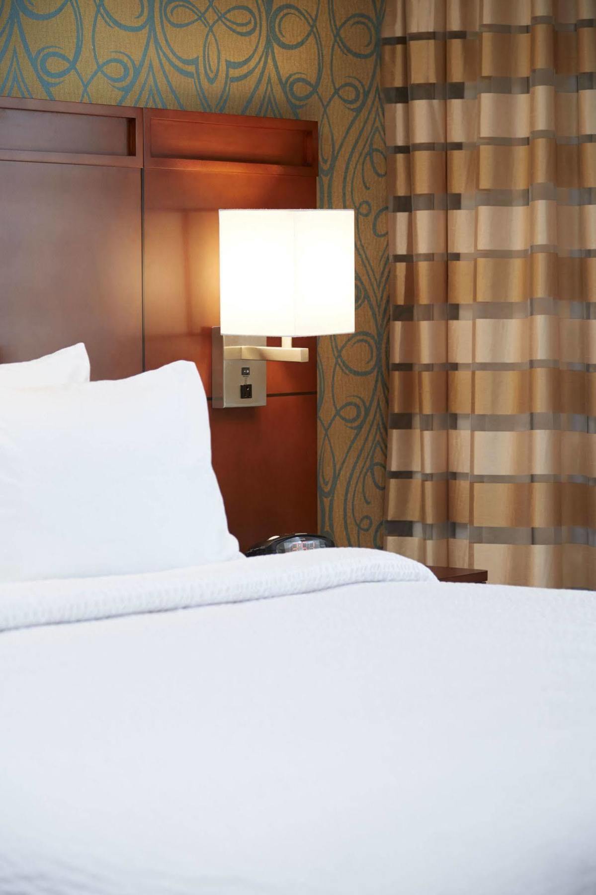 Courtyard By Marriott Ithaca Airport/University Exteriör bild